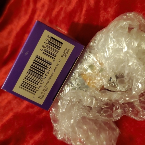 1998 "Bouquet of Memories" Hallmark Keepsake Holiday Ornament - Picture 3 of 13